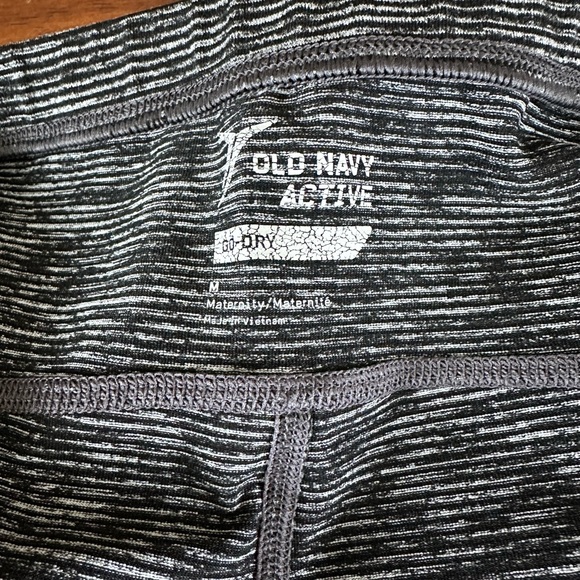 Maternity old navy active set of 3 pants 1 top - Picture 2 of 5